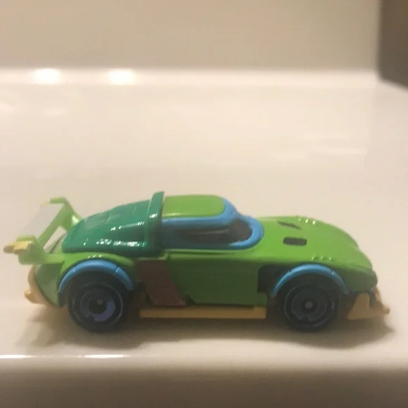 Near mint condition ninja turtles Leonardo hot wheels - Picture 2 of 6